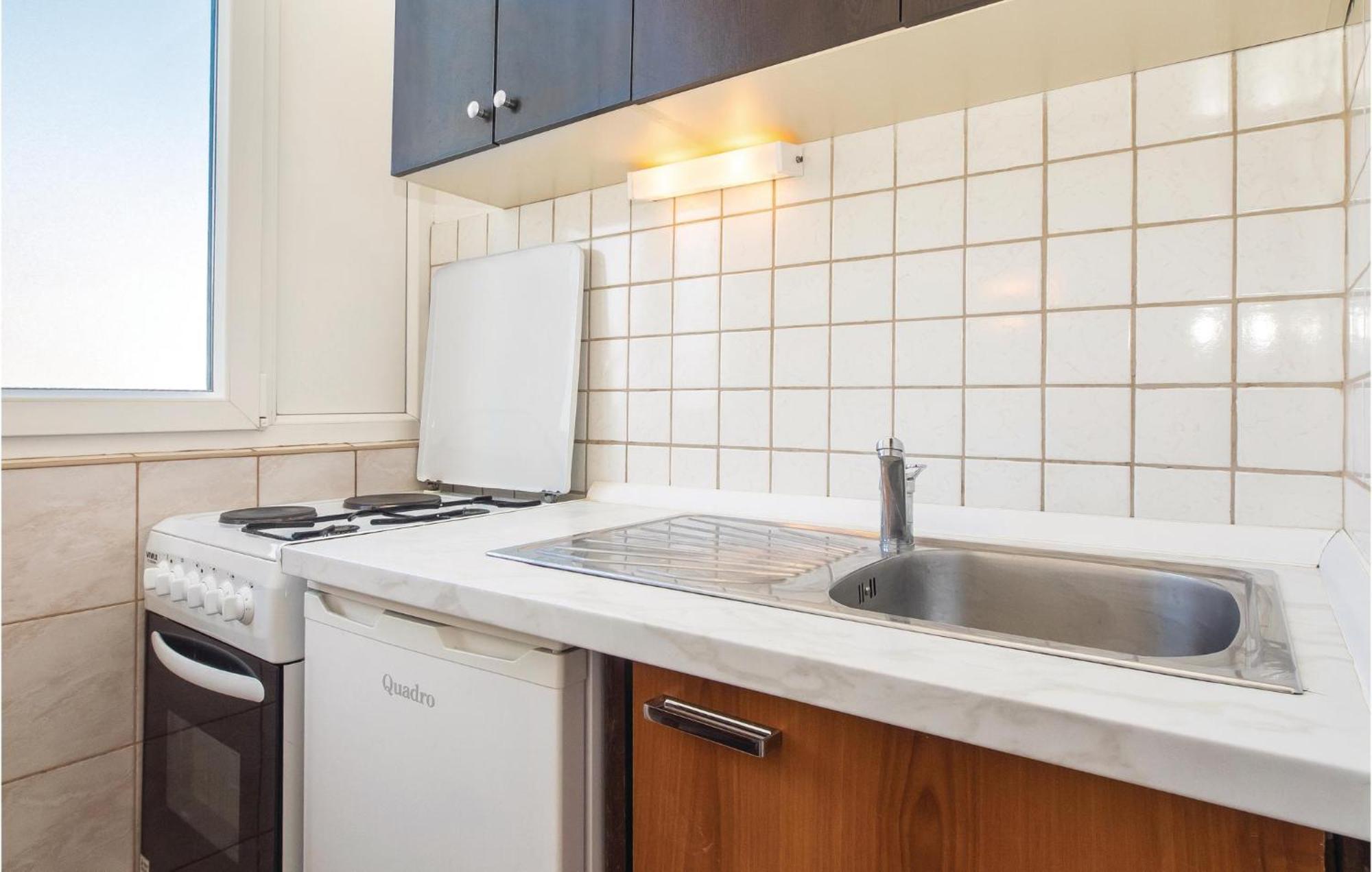 Amazing Apartment In Split With Kitchen Exterior foto